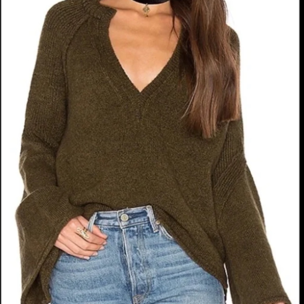 Free people size XS hunter green wool sweater w flared sleeves